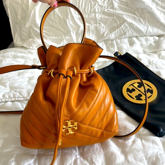 TORY KIRA CHEVRON MINI BUCKET BAG! Squash orange pumpkin 🎃 CROSSBODY - Picture 3 of 7
